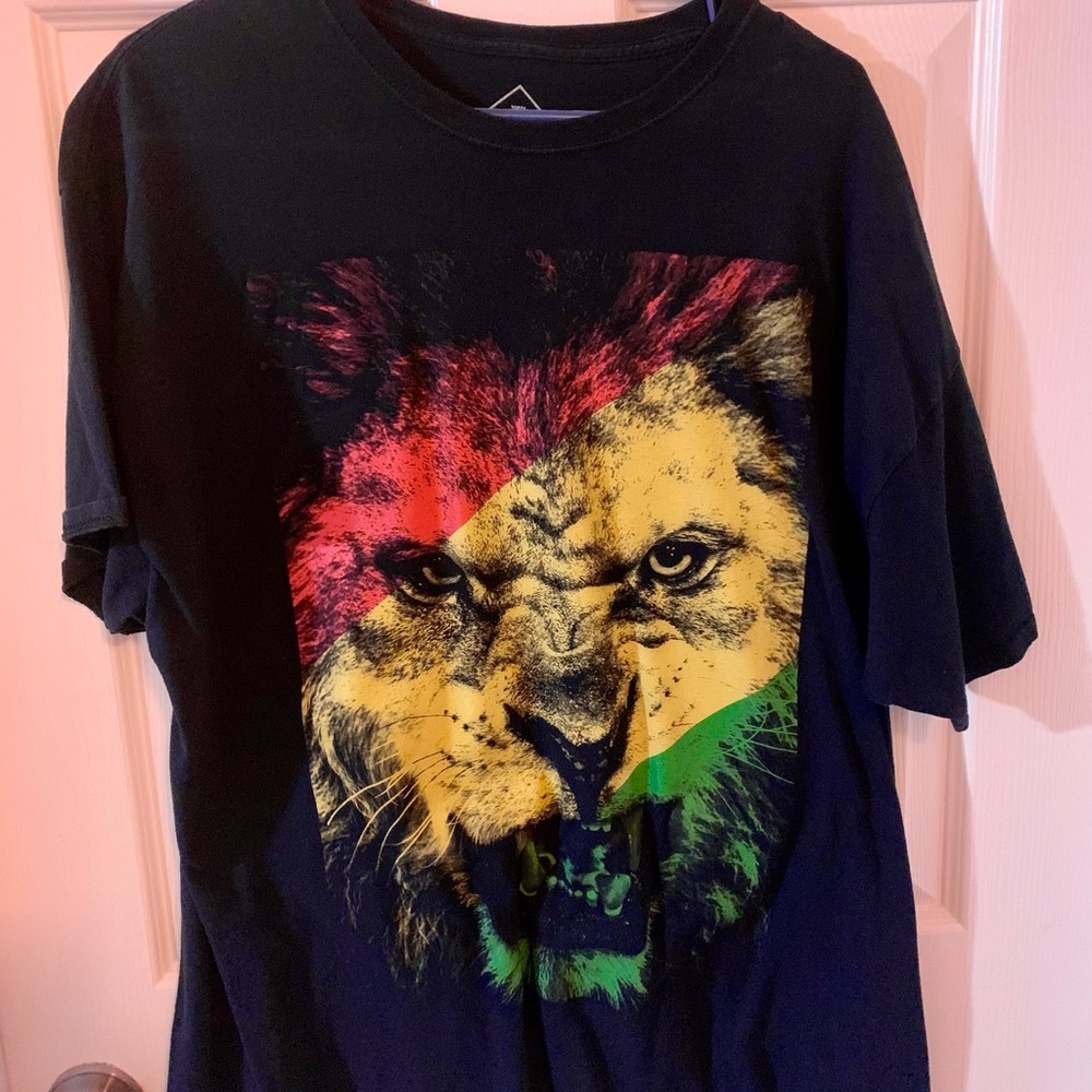 Lion T Shirt Size XXL